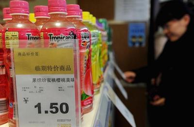 臨期食品 看似虧本實則暴利，從業者為何“不肯走”？